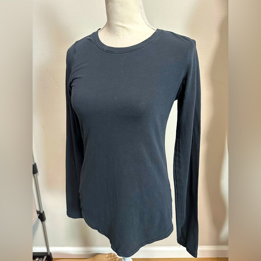 LULULEMON BLACK SIZE 4-6? LONG SLEEVE SOOO SOFT PERFECT CONDITION